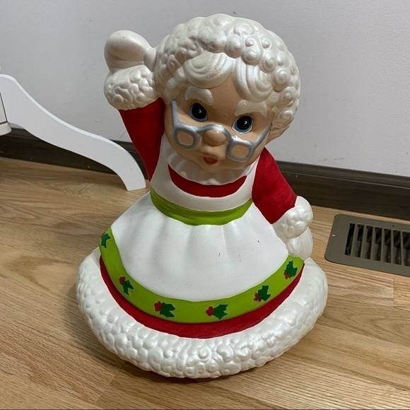 Vintage Ceramic Mrs. Claus Christmas Statue Decor - Picture 2 of 8